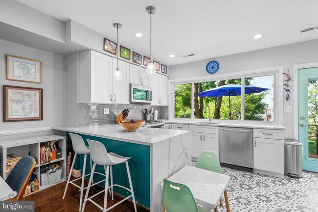 Building Photo - 1275 Oates St NE