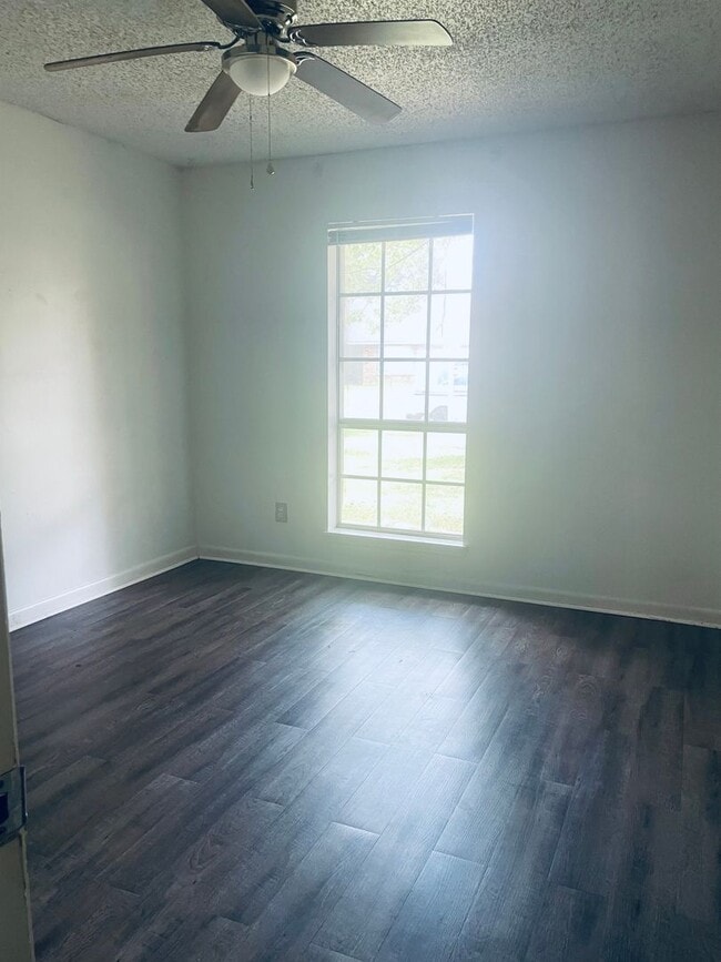 Building Photo - 3- Bedroom, 2- Bathroom - Move-In Ready