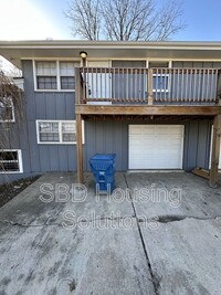 Building Photo - 403 S Forest Ave