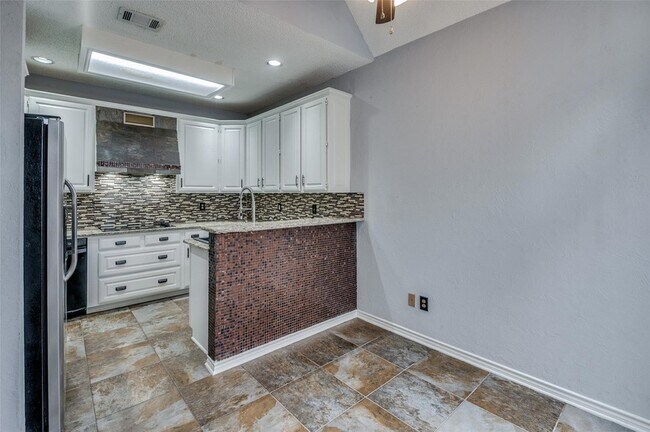 Building Photo - 7700 Windmere Ct