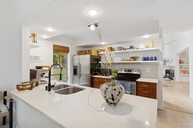 Building Photo - 15 Mt Misery Dr