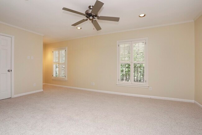Building Photo - 9 Pine Forest Cir