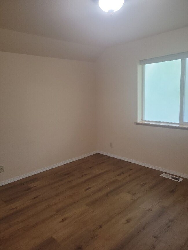 Building Photo - Beautiful 3 bed/2 bath home in Rogue River, OR