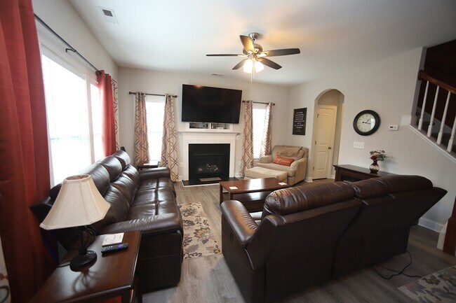 Building Photo - 709 Lone Pine Loop