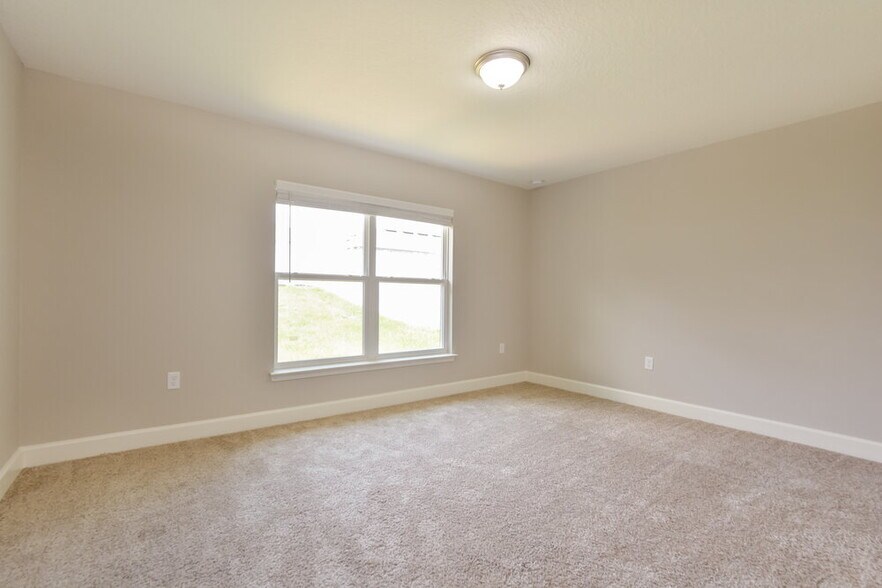 Building Photo - 806 Edith Dr