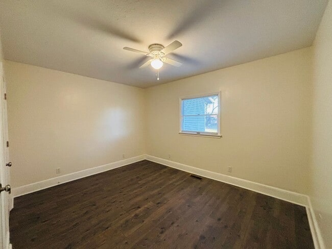 Building Photo - 2 Bedroom, 1 Bath Duplex