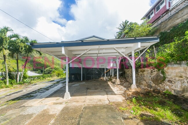 Building Photo - 1555 Moani St