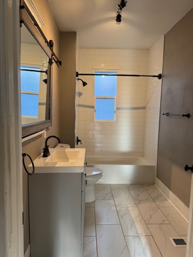 Building Photo - Charming 3BD/2BA Home in the Heart of Old ...