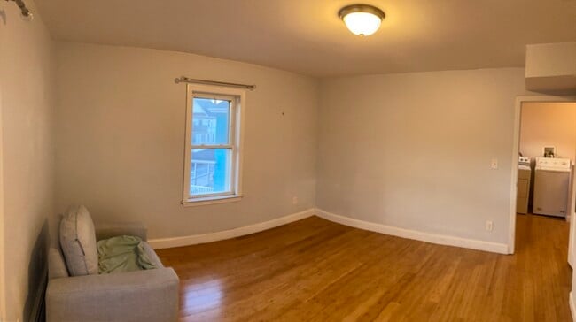 Building Photo - 4 Charles St