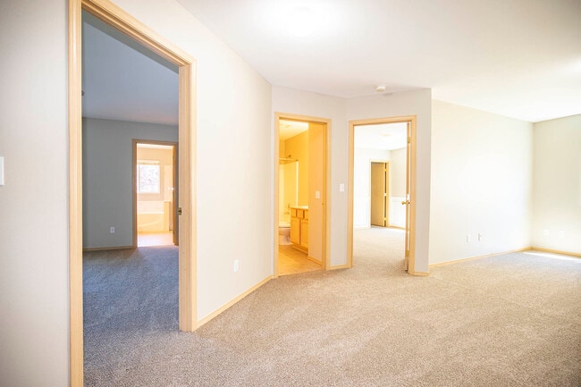 Building Photo - 34604 Cranberry Ct SE