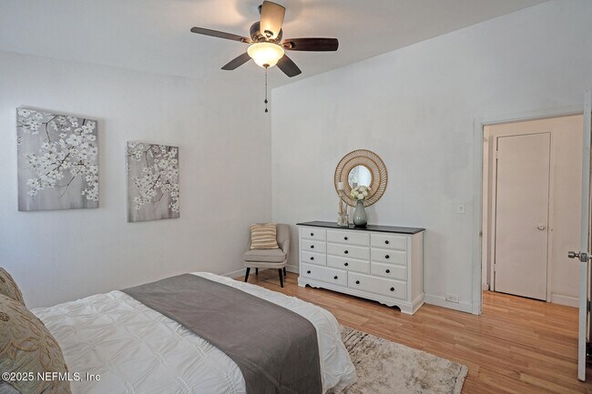 Building Photo - 2565 Burlingame Dr W