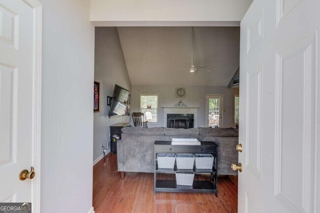 Building Photo - 3314 Banks Mountain Dr