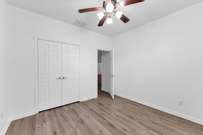 Building Photo - 14823 Yellow Begonia Dr