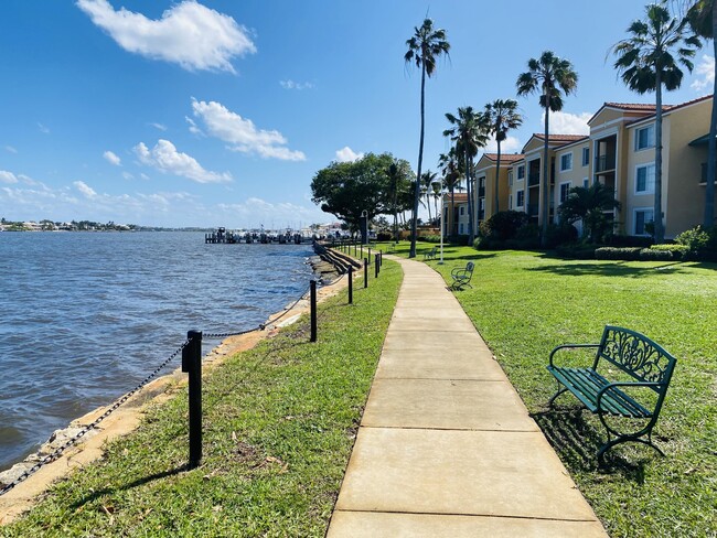 Building Photo - 107 Yacht Club Way