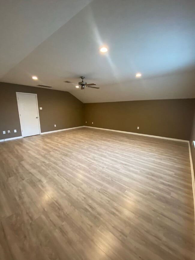 Building Photo - Spacious 4Bed, 2.5 Bath plus Bonus Room, 2-story home in the desirable Remington Grove community!
