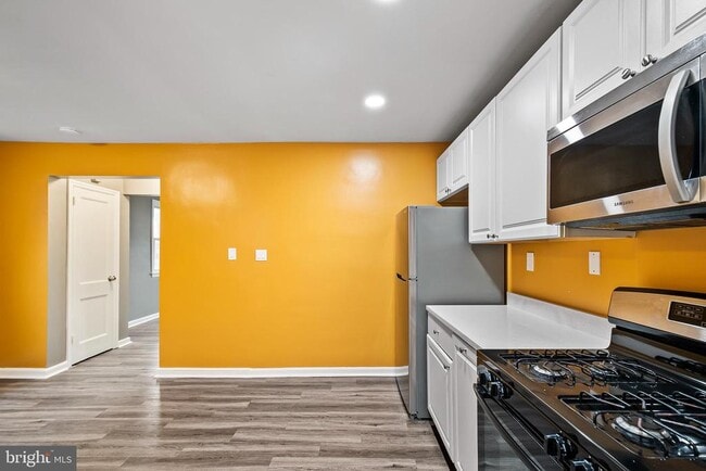 Building Photo - 2412 18th St SE