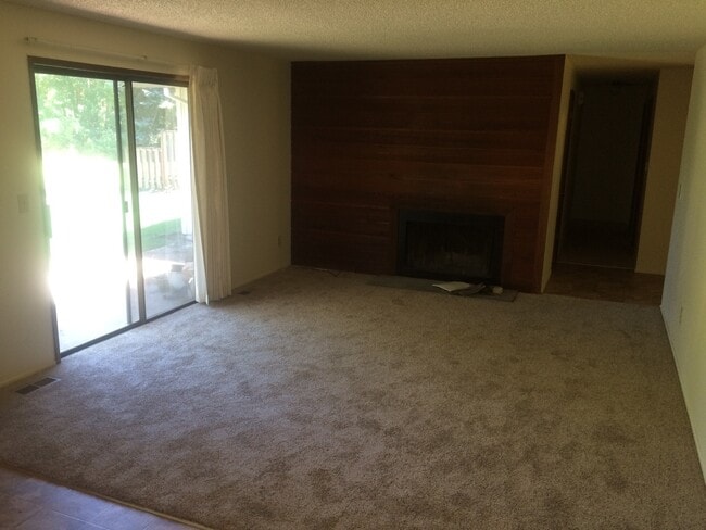 Building Photo - Single Level Home on Greenway Park