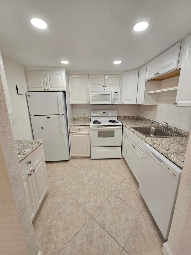 Building Photo - 211 Saxony Ln