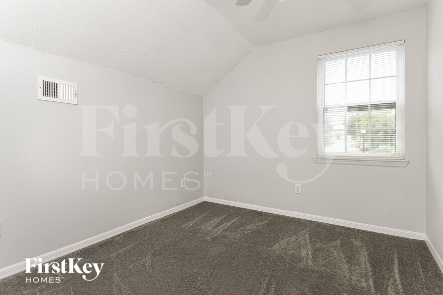 Building Photo - 3796 Huntwicke Blvd