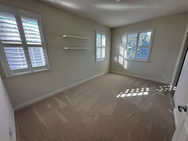 Building Photo - Beaitiful 4 Bedroom, 2.5 Bath Mountain Hou...