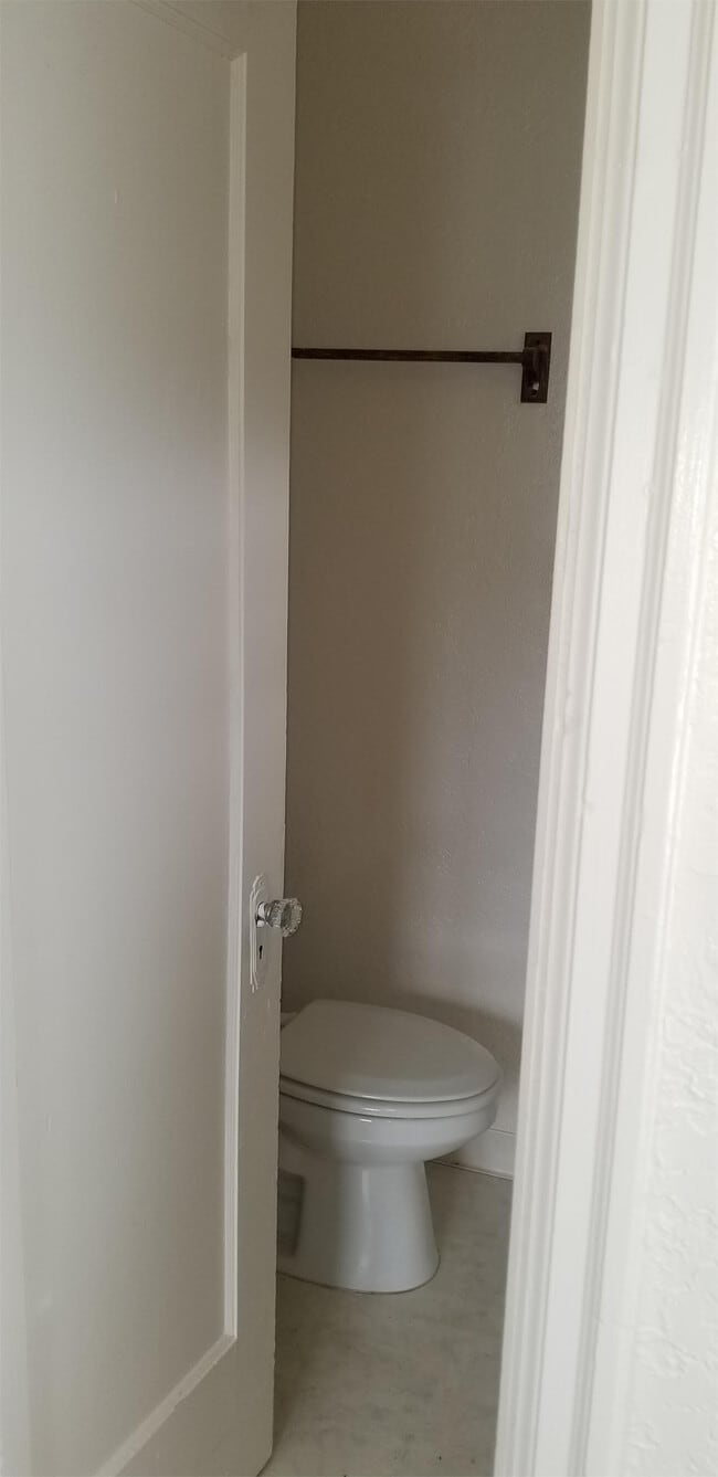 Building Photo - 1010 Garnet St NE