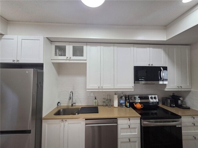 Building Photo - 603 Serramonte Dr