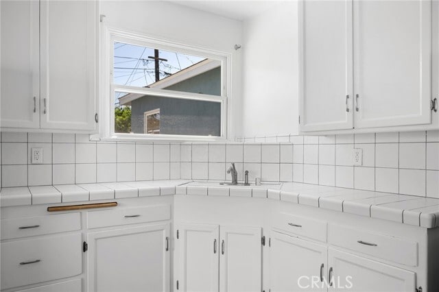 Building Photo - 6438 Densmore Ave