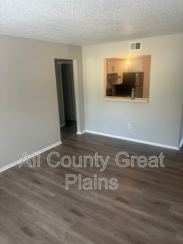 Building Photo - 609 S Lakehurst Dr
