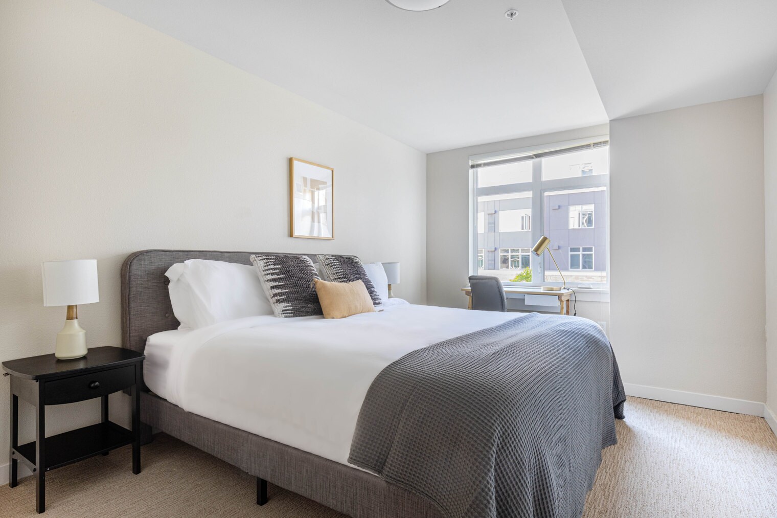 Building Photo - 215 10th Ave E