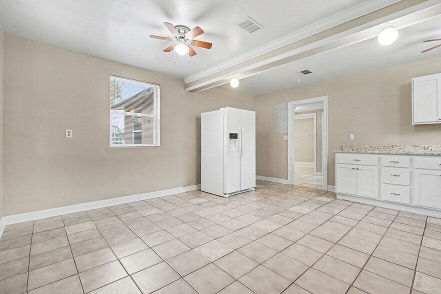 Building Photo - 3445 Soutel Dr