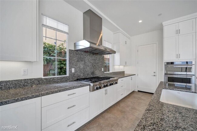 Building Photo - 4 br, 4.5 bath House - 234 Oceano