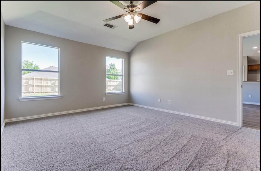 Building Photo - 513 Creekside Dr
