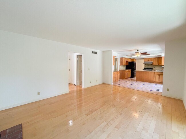 Building Photo - Castro Valley Home in Columbia