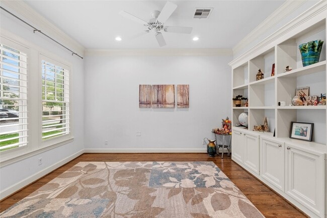 Building Photo - 6404 Community Dr