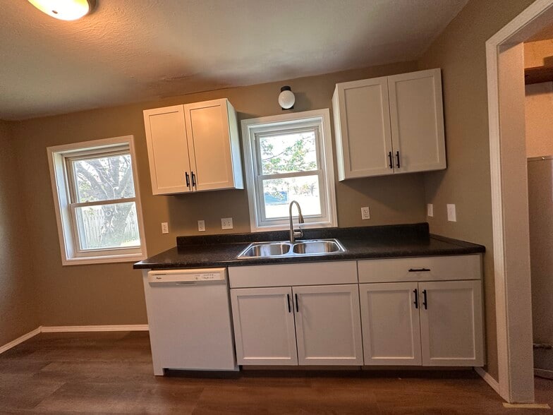 Building Photo - 345 Turkle Ave