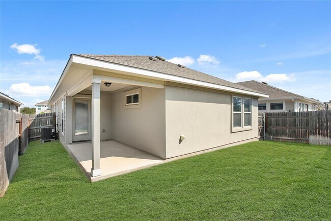 Building Photo - 120 Riverhill Dr