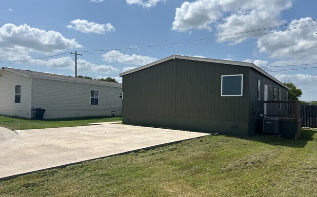 Building Photo - 113 Atakapa Ct