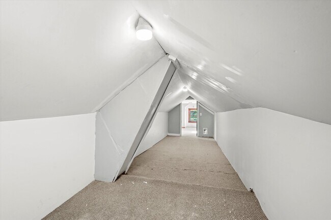 Building Photo - 2230 W 24th St