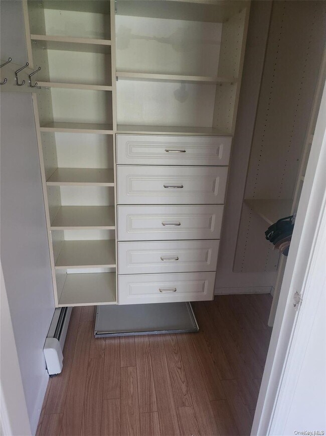 Building Photo - 82-74 Country Pointe Cir