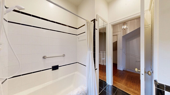 Building Photo - 941 Lombard St