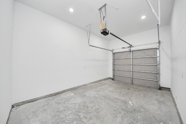 Building Photo - 7117 Eastwood St