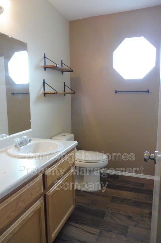 Building Photo - 1217 Elmo Ln