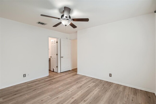 Building Photo - 6937 Sabrina Dr