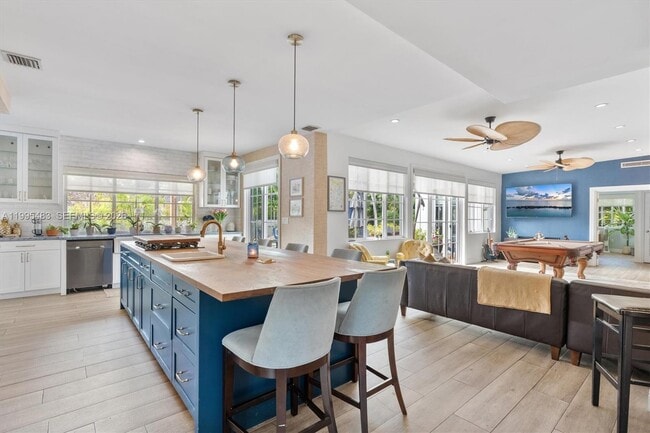 Building Photo - 9636 NE 5th Avenue Rd