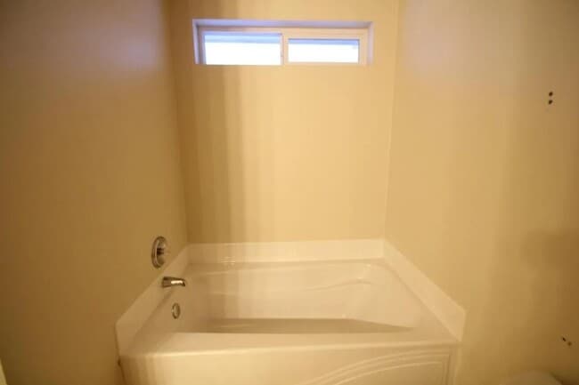 Building Photo - Charming Rancher for Rent in Sunshine Meadows