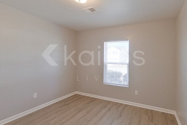 Building Photo - 102 Amber Mill Cir