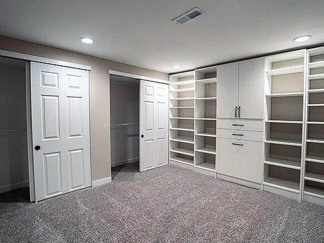 Building Photo - Remodeled 3 bedroom, 3 bath home with additional non-conforming bedroom in basement