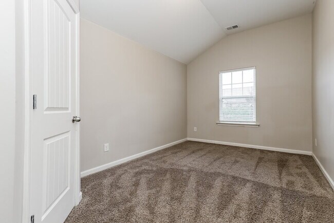 Building Photo - 229 Klinetop Dr