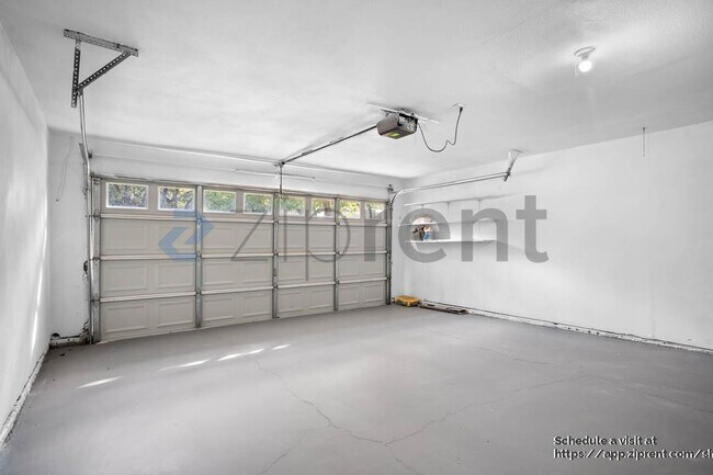 Building Photo - 6829 Shadydale Dr