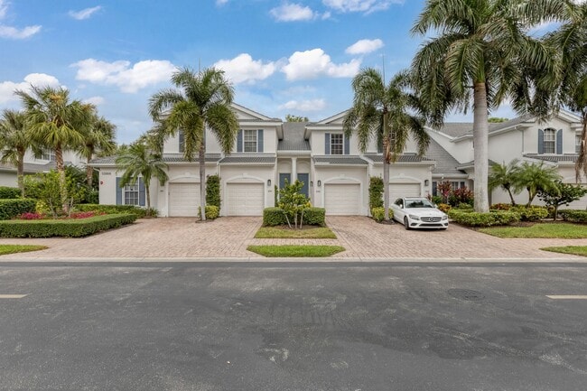 Building Photo - ** AVIANO AT NAPLES ** 3 BED / 2 BATH - CARRIAGE HOME - GARAGE - CENTRAL NAPLES - ANNUAL RENTAL